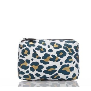 Aloha Collection Mini Snow Leopard (NWT)